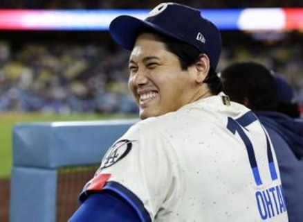 大谷、見事なお返し　高々と先頭打者アーチ