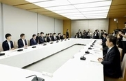 政府、外国人受け入れ規制議論へ　有識者会議新設、今年度中に方針