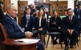 「プーチン氏、択捉島の自然に感銘　13日の訪問後、初の感想か」の画像1