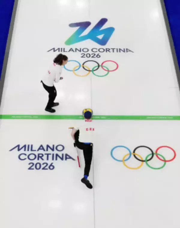 英国、無傷の5連勝　カーリング・6日