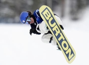 深田茉莉「最年少でも価値同じ」　スノボ女王、一夜明け会見