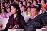 「金正恩氏、女性デー公演観覧　妻と娘同行「苦労に感謝」」の画像1
