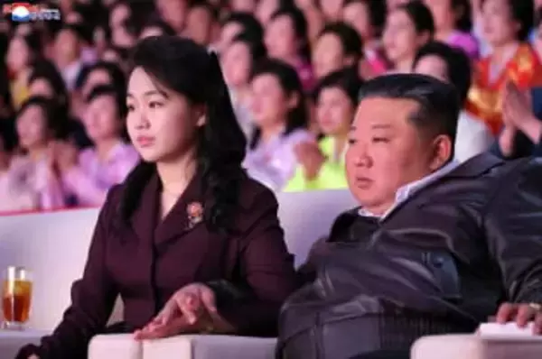 金正恩氏、女性デー公演観覧　妻と娘同行「苦労に感謝」