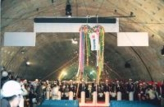 ＜あのころ＞東京湾アクアラインが貫通　29年前の4月21日