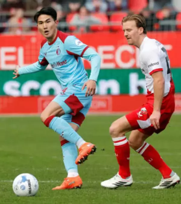 渡辺は後半途中まで　サッカーのオランダ1部