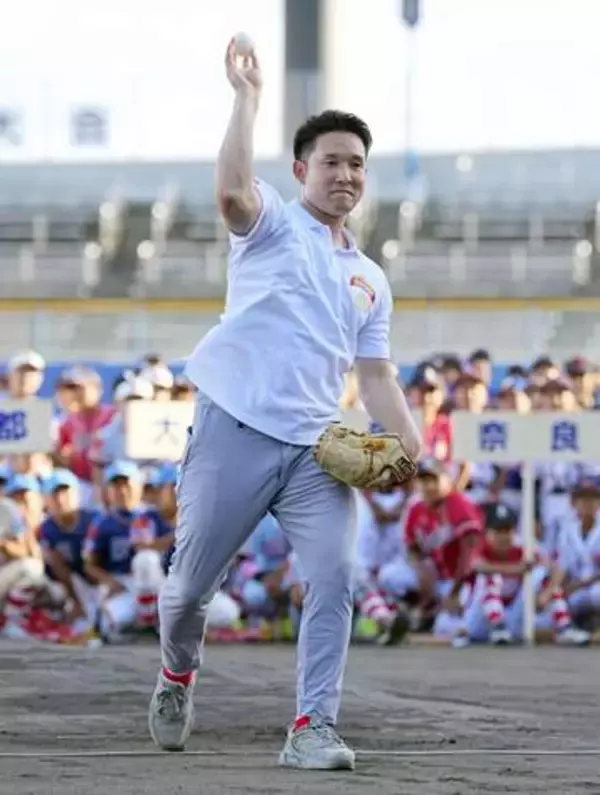 学童野球、松山で開会式　杉谷拳士さんが始球式
