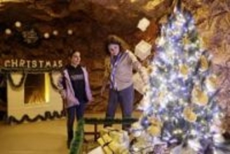 テロのシリア教会にXマスツリー　6月に25人死亡、平和へ祈り