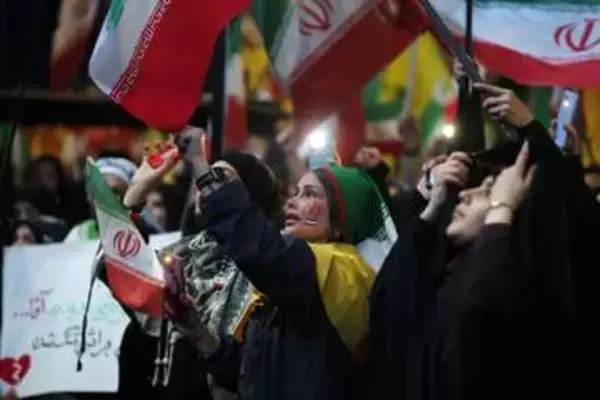 イランが報復警告、不測の事態も　トランプ氏、再協議の意向示す