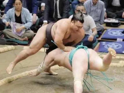 霧島4連勝、琴桜は2勝目　新関脇2人は3敗、全勝3人