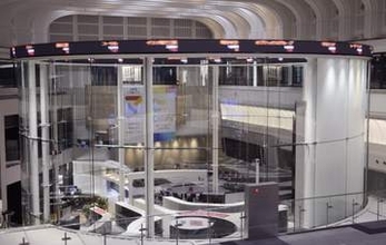 東証、午前終値6万5266円　AI、半導体関連に売り先行
