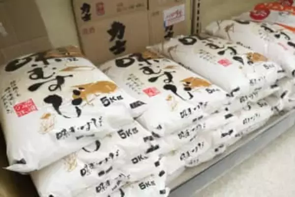 コメ5キロ、4235円　2週連続値下がりも高値圏