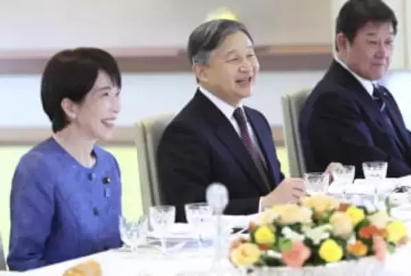 陛下、首相らと昼食会　皇居・宮殿