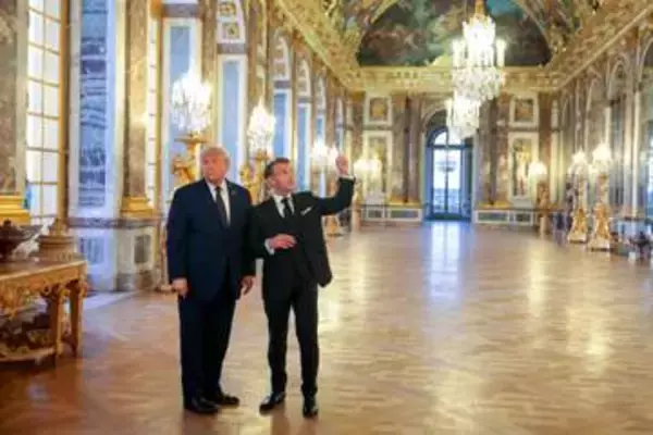 ベルサイユ宮殿で夕食会　フランス大統領、トランプ氏歓待