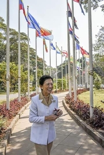久子さま、鳥類保護訴え　ケニア国連事務所で講演