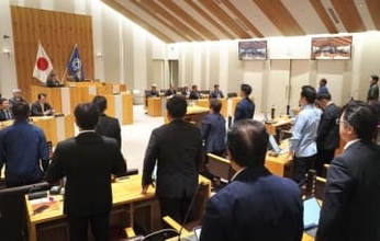 尖閣諸島へ上陸求める意見書可決　石垣市議会、標柱設置で
