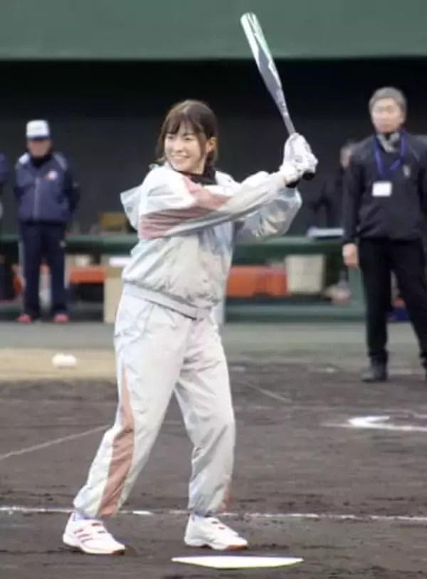 渋野がソフトボール大会で交流　女子ゴルフ「来年のパワーに」