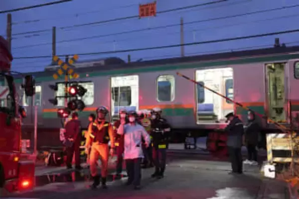 宇都宮線電車が車と衝突、埼玉　一部脱線、新白岡―久喜間の踏切