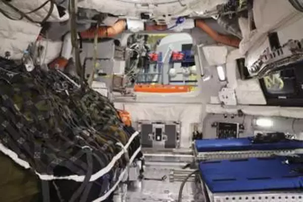 オリオン模型公開、生活空間も　飛行士4人が10日間、新画像