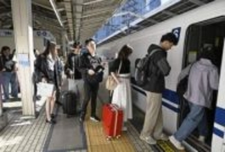 5連休初日、下りの混雑ピーク　駅や空港に多くの人出