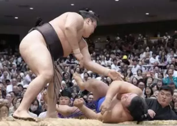 霧島が3連勝、琴桜は初白星　夏場所、新関脇2人も初勝利