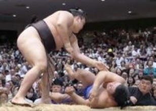 霧島が3連勝、琴桜は初白星　夏場所、新関脇2人も初勝利