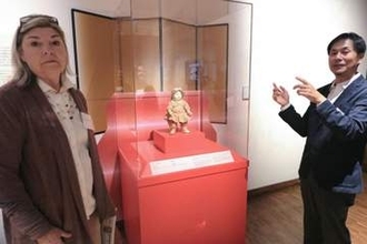 友情人形、愛媛から米に里帰り　贈り主の子孫と初対面