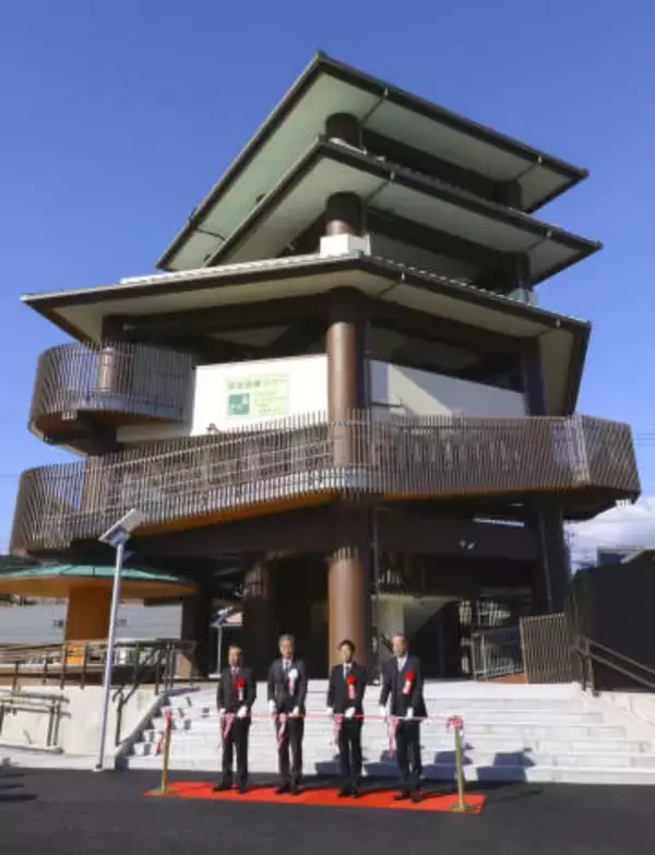 足湯付き津波避難タワー完成　観光客も利用可、和歌山