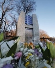 スキーバス事故から10年で献花　大学生ら41人が死傷、軽井沢