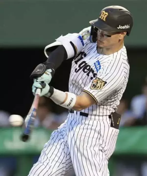 神4―2中（19日）　佐藤が先制打と2ラン