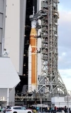 有人月周回飛行へ機体公開　NASA2月にも打ち上げ