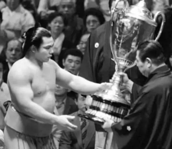＜あのころ＞千代の富士が初優勝　45年前の1月25日