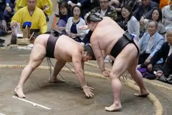 大関霧島2敗目、6人首位並ぶ　琴桜ようやく3勝目