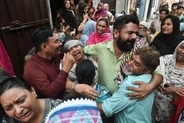 屋根崩落、子ども14人死亡　パキスタン東部の塾