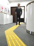 「スポーツ庁に点字ブロック　河合長官「ありがたい」」の画像1