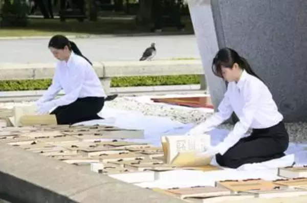 原爆死没者名簿に風通し　広島、34万9246人分