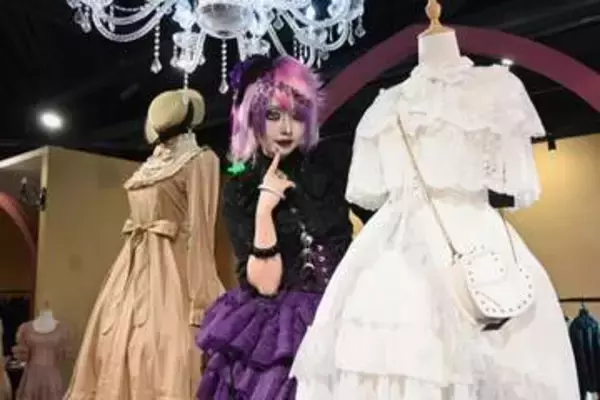 インフルエンサーも日本映画見てロリータ服　日本発カワイイ文化、中国人女性に広がる