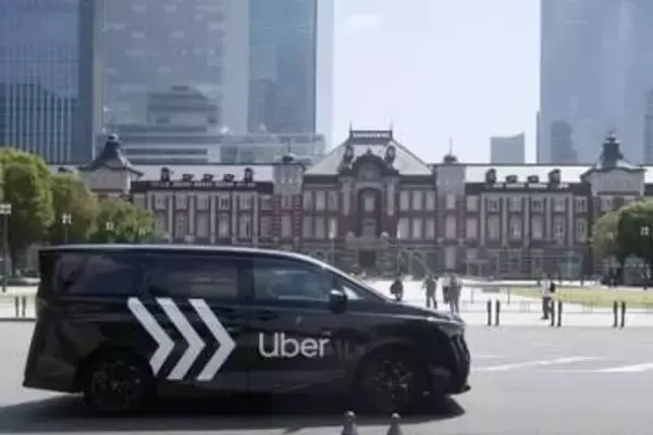 日産エルグランドを配車　ウーバージャパン