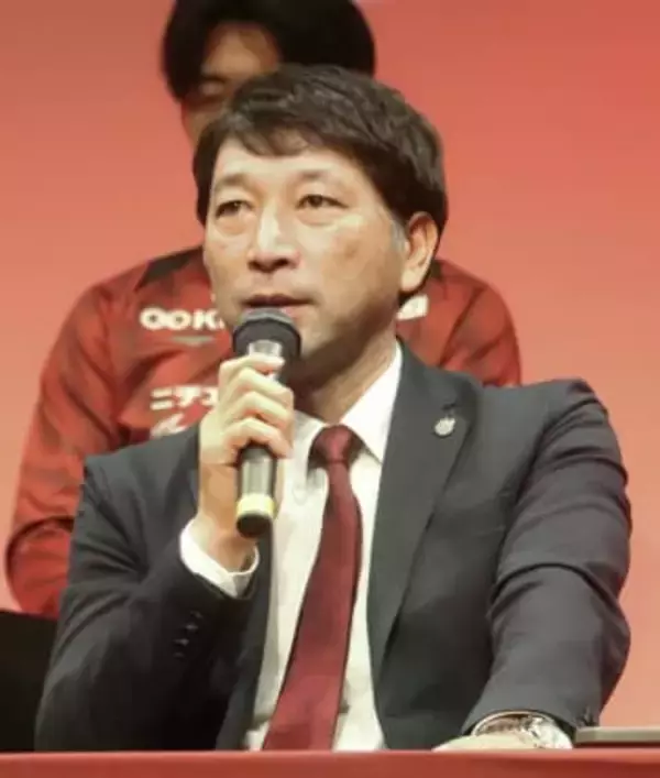 木山監督「チャレンジ」　J1岡山、新体制発表会見
