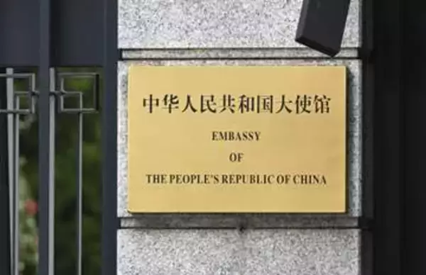 在日中国大使館が国民に注意喚起　「複数人で行動を」侵入事件受け