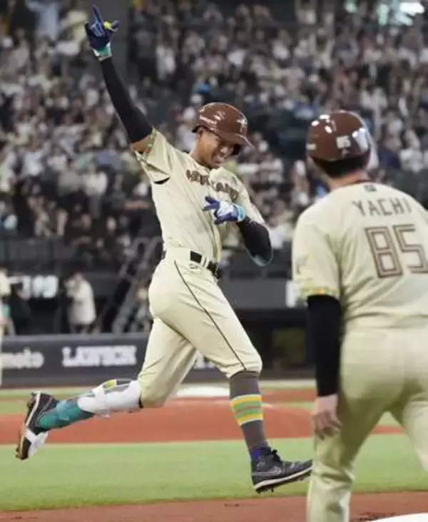 日本ハム初回先頭から4連続HR　プロ野球新記録
