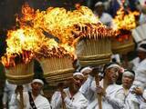 「勇壮乱舞「ハーリャ、ハーリャ」　那智の扇祭り、氏子ら披露」の画像1