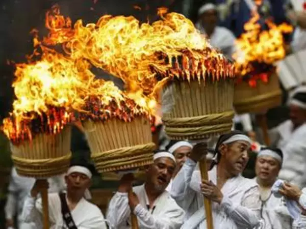 勇壮乱舞「ハーリャ、ハーリャ」　那智の扇祭り、氏子ら披露