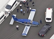 福井空港で小型機胴体着陸　80代男性操縦士にけがなし
