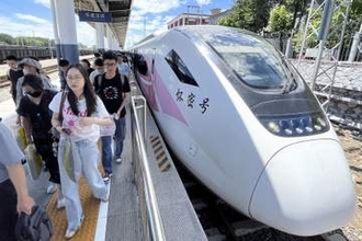 中国政府が鉄道観光を強化　モノからサービス消費に軸足