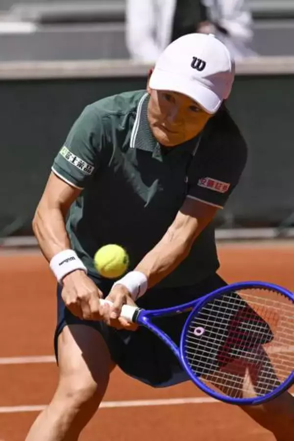 全仏テニス、青山組が2回戦進出　ストレート勝ち
