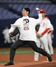 残留の近本が社会人野球で始球式　球場内から「ありがとう」