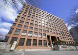 「通路の箱で転倒、市に賠償命令　負傷した元臨時職員が逆転勝訴」の画像1
