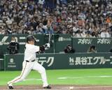 「長野久義さんが引退試合　代打で中前打、右翼守備も」の画像1