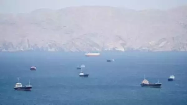 出光タンカー海峡通過か　日本船舶4隻目