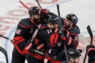 ハリケーンズ初白星で五分　NHLスタンリー杯決勝